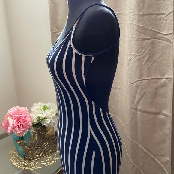 Backless Maxi Dress - Picture 3 of 4